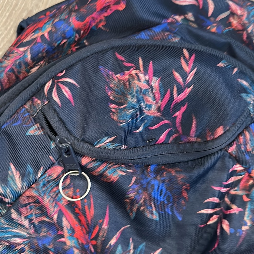 Roxy backpack ๐! - Picture 5 of 11
